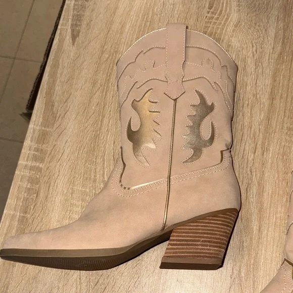 DV by Dolce Vita Beige Heeled Boots - Picture 6 of 11